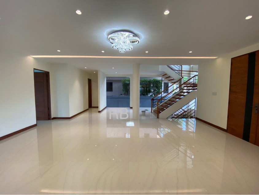 For Sale 5 Bedroom House in Ayala Hillside Estates, Quezon City