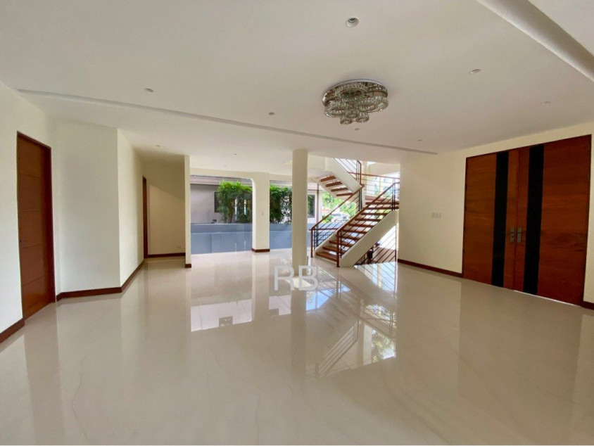 For Sale 5 Bedroom House in Ayala Hillside Estates, Quezon City