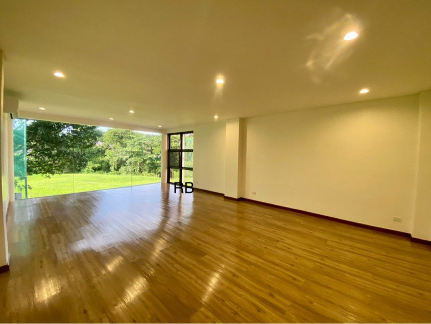 For Sale 5 Bedroom House in Ayala Hillside Estates, Quezon City