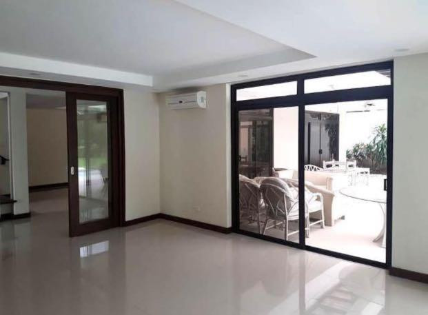 For Sale 6 Bedroom House in La Vista, Quezon City