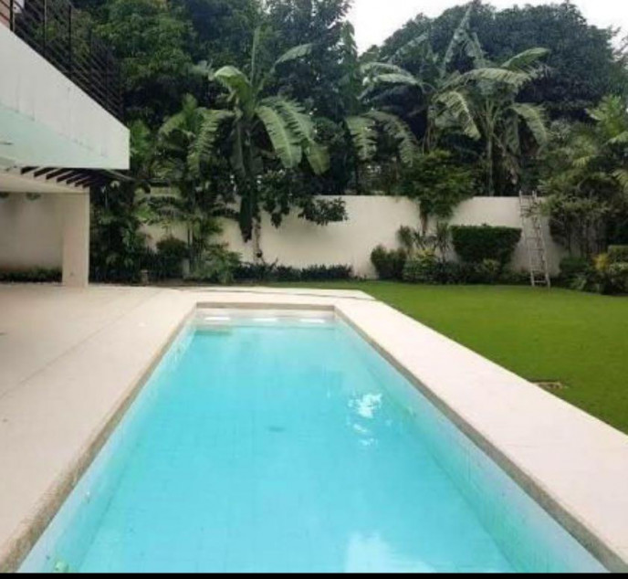 For Sale 6 Bedroom House in La Vista, Quezon City