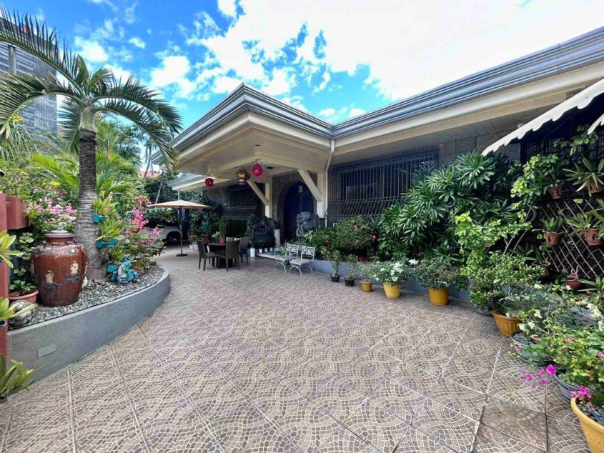 For Sale 4 Bedroom 805 sqm House in Greenmeadows, Quezon City