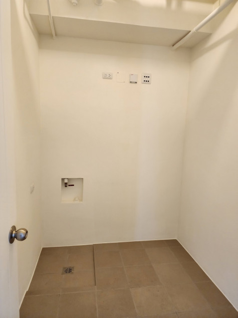 Clean Title RFO 2BR With Balcony & Parking For Sale At The Vantage At Kapitolyo Pasig