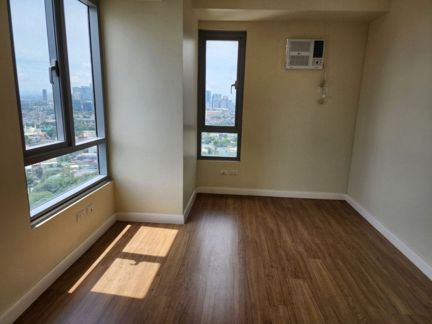 Clean Title RFO 2BR With Balcony & Parking For Sale At The Vantage At Kapitolyo Pasig