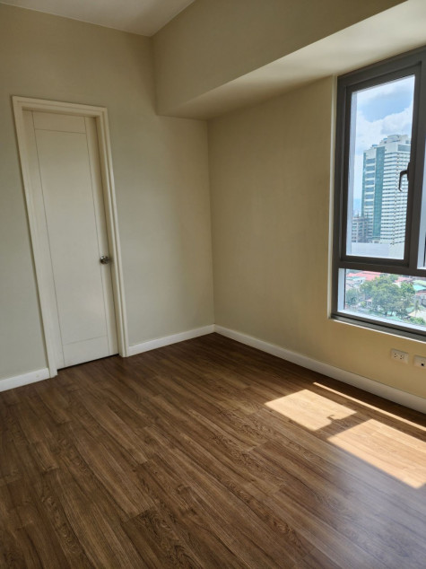 Clean Title RFO 2BR With Balcony & Parking For Sale At The Vantage At Kapitolyo Pasig