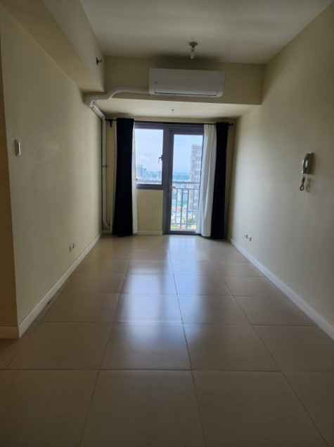 Clean Title RFO 2BR With Balcony & Parking For Sale At The Vantage At Kapitolyo Pasig