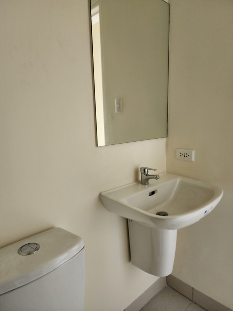 Clean Title RFO 2BR With Balcony & Parking For Sale At The Vantage At Kapitolyo Pasig