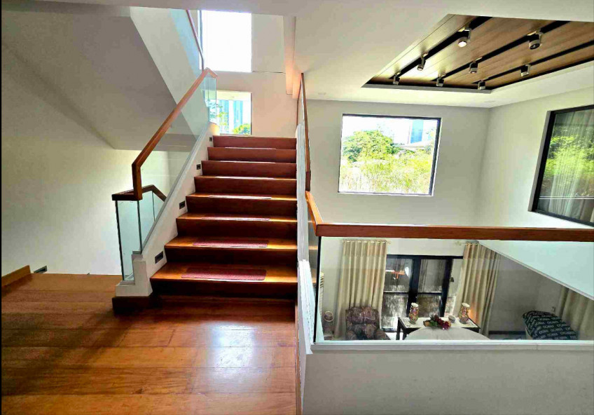 Modern House With View In White Plains Quezon City