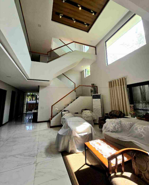 Modern House With View In White Plains Quezon City
