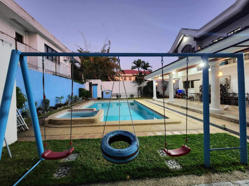 5 Bedroom House with Swimming Pool For Sale at Multinational Village, Parañaque City