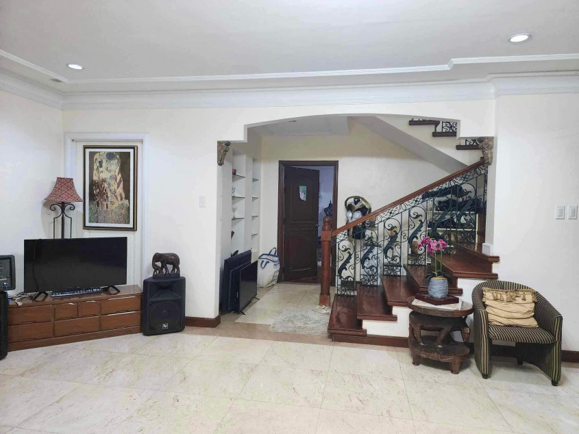 5 Bedroom House with Swimming Pool For Sale at Multinational Village, Parañaque City