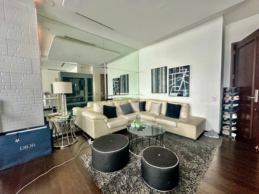 Fully Furnished 94 SQM Spacious 1 Bedroom Unit For Sale at Trump Tower in Century City Makati