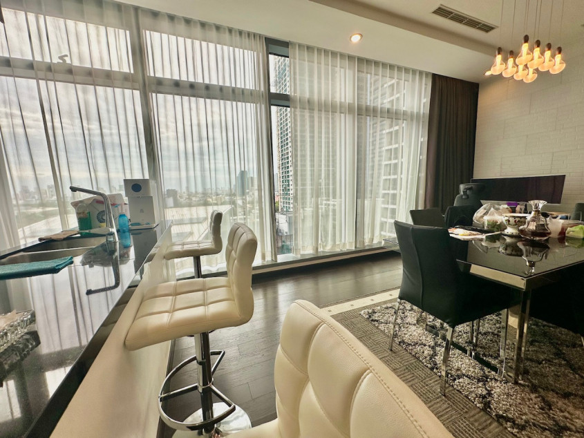 Fully Furnished 94 SQM Spacious 1 Bedroom Unit For Sale at Trump Tower in Century City Makati