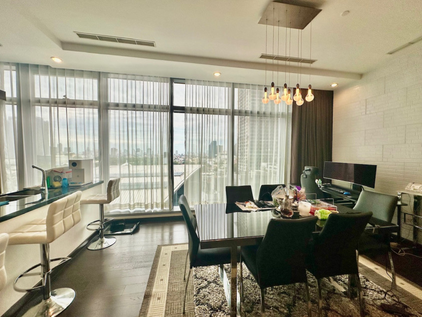 Fully Furnished 94 SQM Spacious 1 Bedroom Unit For Sale at Trump Tower in Century City Makati