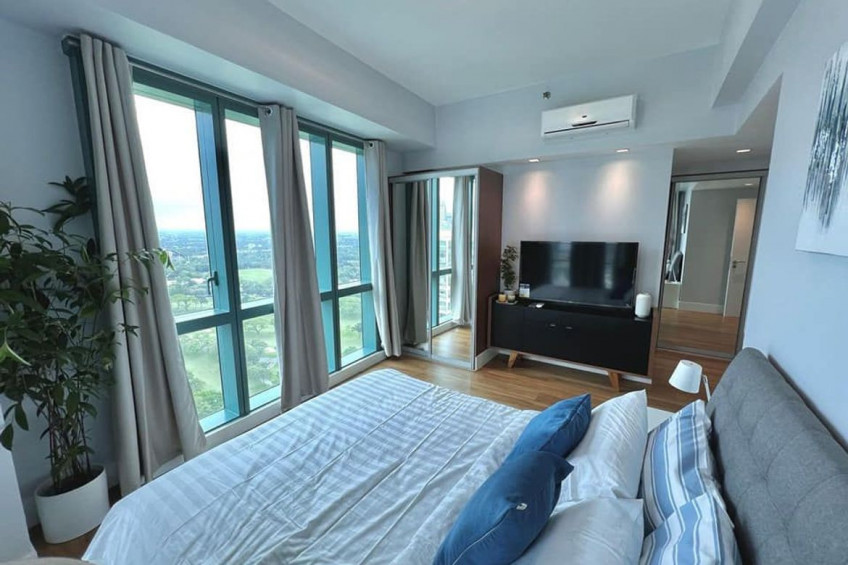 For Sale 2 Bedroom Unit At 8 Forbes Town Road Taguig