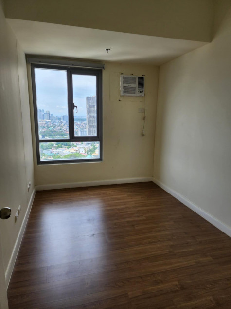 For Sale: 2BR Unit at The Vantage at Kapitolyo with Parking ₱17M