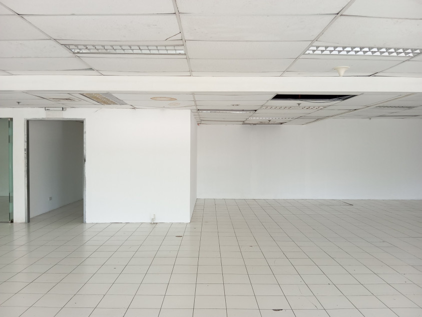 PROPERTY # 11308 For Rent: Office in Kepwealth Center, Cebu Business Park