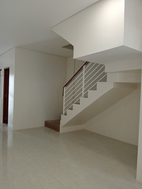 4 Bedrooms House And Lot Duplex For Sale In Kingsville Hills Subdivision, Upper Antipolo City