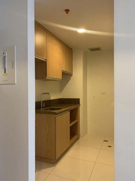 RFO Clean Title Furnished 1BR With Balcony For Sale At Madison Park West BGC Taguig