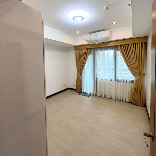 Icon Plaza 3 Bedroom Unit with Balcony at 120 SQM Floor Area For Lease