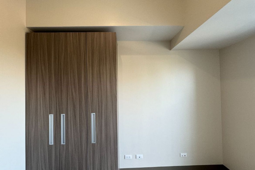 1 Bedroom Condo For Sale In Park McKinley West, Taguig