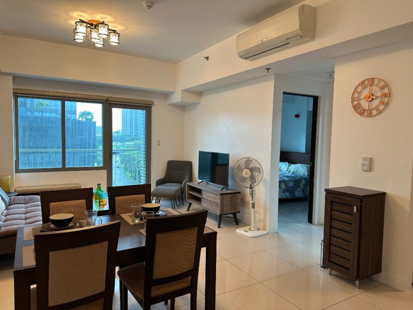 1 BR With Parking At Bristol At Parkway Place Alabang Muntinlupa Condo For Sale