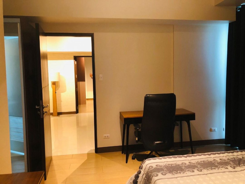 Golf View 2BR in 8 Forbestown Road BGC Taguig Condo For Sale