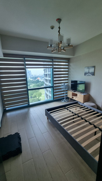 Clean Title RFO 2BR With Balcony & Parking For Sale At Eight Forbestown Road BGC Taguig