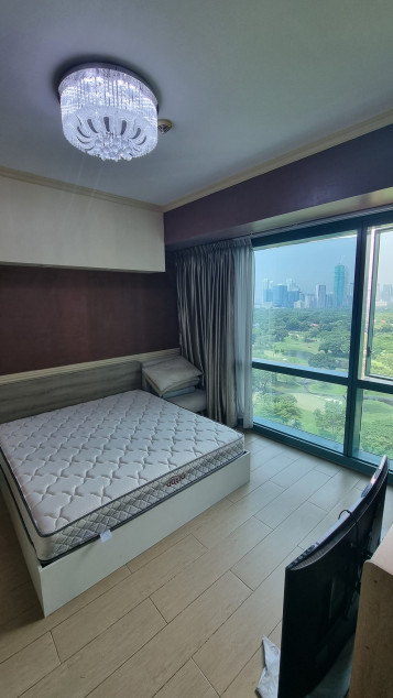 Clean Title RFO 2BR With Balcony & Parking For Sale At Eight Forbestown Road BGC Taguig