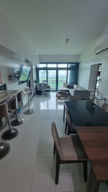 Clean Title RFO 2BR With Balcony & Parking For Sale At Eight Forbestown Road BGC Taguig