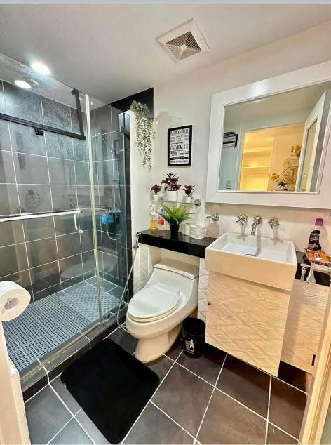 Clean Title RFO 2BR with Balcony FOR SALE at Forbeswood Heights BGC Taguig