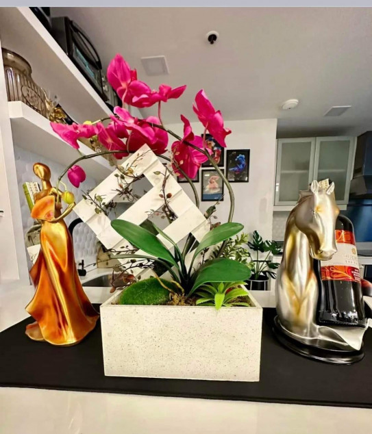 Clean Title RFO 2BR with Balcony FOR SALE at Forbeswood Heights BGC Taguig