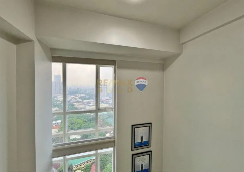 For Sale : 1 Bedroom Loft In The Columns Legazpi Village