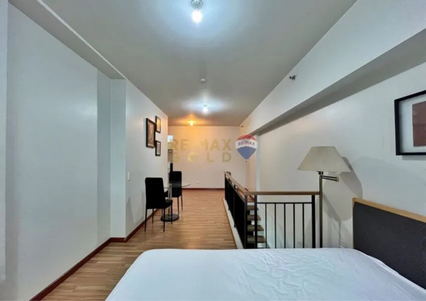 For Sale : 1 Bedroom Loft In The Columns Legazpi Village