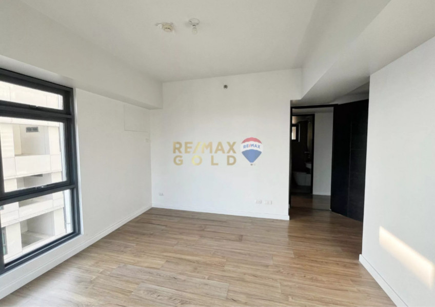 For Sale : Unfurnished 2 Bedroom In Solstice Tower