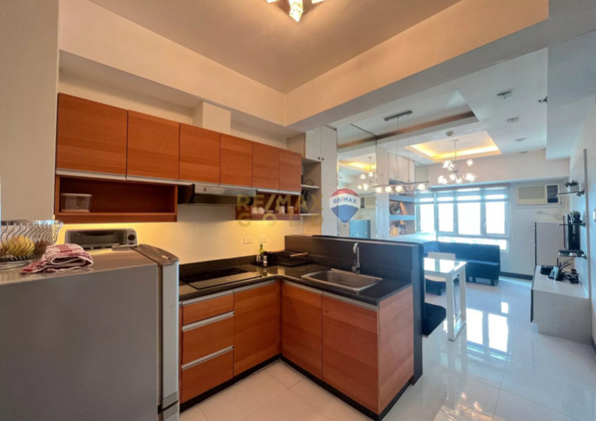 For Sale: 2 Bedroom Condo In The Beacon Makati
