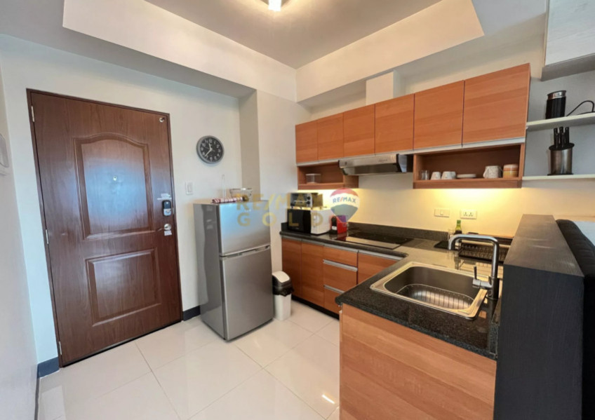 For Sale: 2 Bedroom Condo In The Beacon Makati