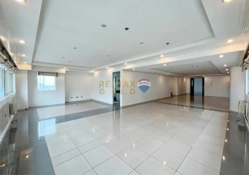 For Sale: 451 SQM 4br Bi-level Penthouse Condo In Pioneer Highlands Mandaluyong