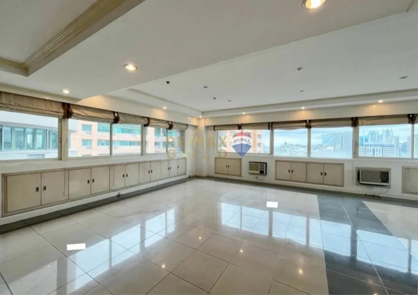 For Sale: 451 SQM 4br Bi-level Penthouse Condo In Pioneer Highlands Mandaluyong