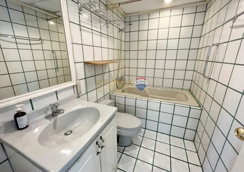 For Sale: 451 SQM 4br Bi-level Penthouse Condo In Pioneer Highlands Mandaluyong