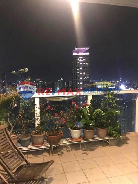 High-rise 3-Bedroom Condo Unit for Sale at Park Terraces, Makati