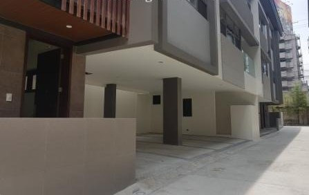 Townhouse For Sale: Palm Village, Makati City