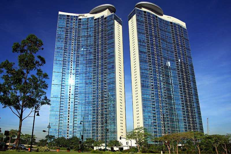 Condominium For Sale: Pacific Plaza Condominium, Apartment Ridge, Makati City