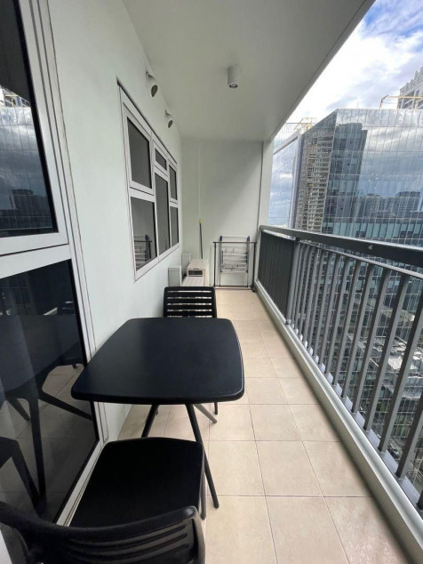 One Maridien 1 Bedroom furnished unit Condo for Sale