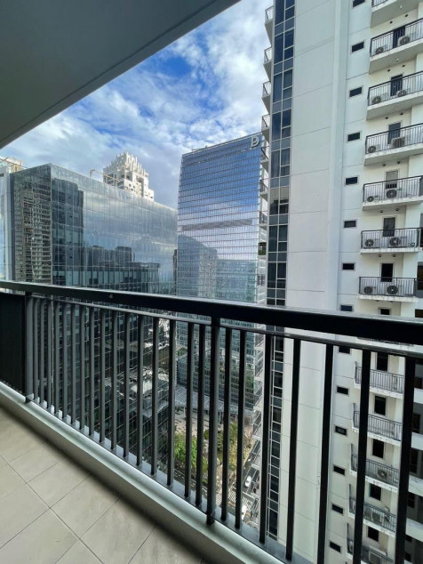 One Maridien 1 Bedroom furnished unit Condo for Sale