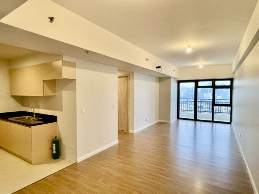 Brand New 2 Bedroom Unit With Balcony For Sale At The Travertine At Portico