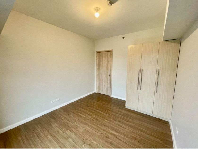 Brand New 2 Bedroom Unit With Balcony For Sale At The Travertine At Portico