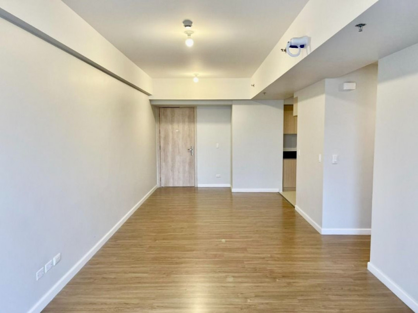 Brand New 2 Bedroom Unit With Balcony For Sale At The Travertine At Portico