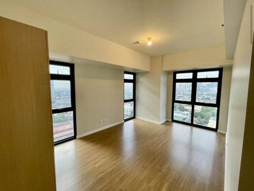 Brand New 2 Bedroom Unit With Balcony For Sale At The Travertine At Portico