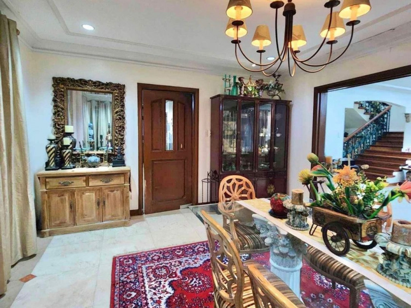 800 SQM. 5 Bedroom House with Swimming Pool For Sale at Multinational Village